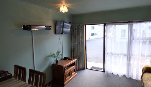 Basic One-Bedroom Apartment with Private Bathroom
