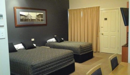 Deluxe Twin Studio