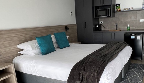 Deluxe Room, 1 King Bed, Ground Floor