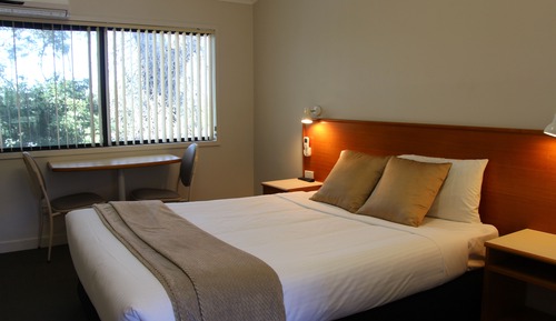Standard Room, 1 Queen Bed (Upstairs)