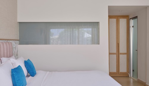 Junior Suite Side Sea View