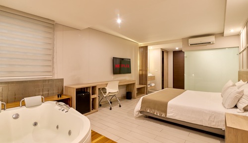 Superior Room, Hot Tub