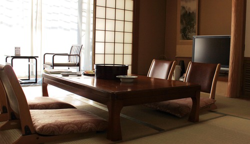 Cozy Japanese Room, Smoking