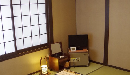 Japanese Style Room with Shared Bathroom (1 Guest)