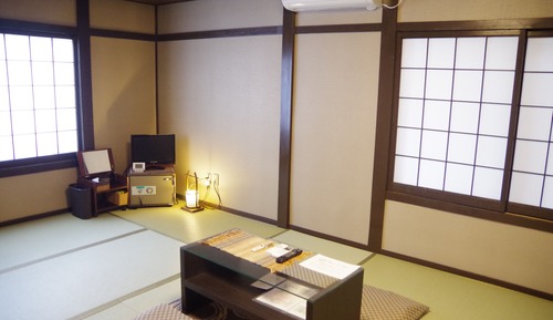 Japanese Style Room with Shared Bathroom (4 Guests)