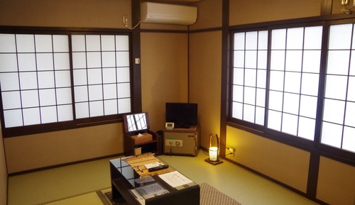 Japanese Style Room with Shared Bathroom (2 Guests)