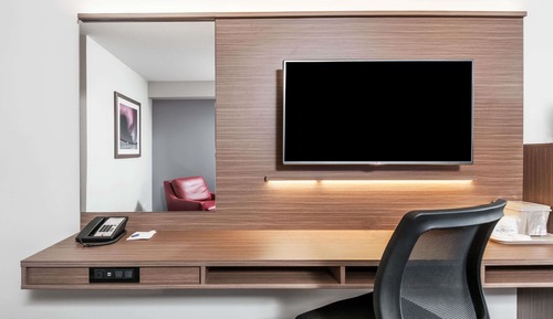 Business Suite, 2 Queen Beds, Non Smoking