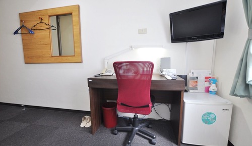 Single Room, Smoking