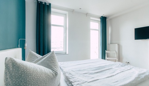 Double Room, Shared Bathroom (balcony)