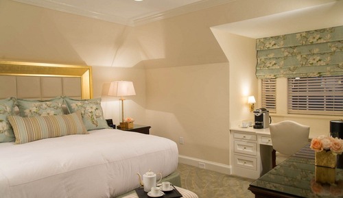 Deluxe Room (Pool House)