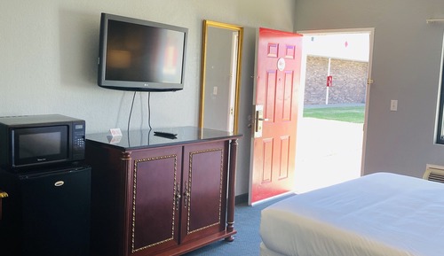 Room, 1 King Bed, Smoking