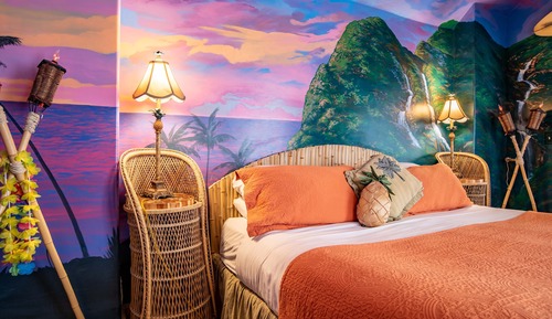 Room (Hawaiian Paradise)