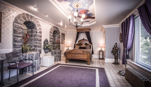 Room, 1 Queen Bed (King Arthurs Castle)