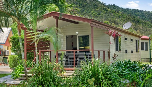 Superior 2 Bedroom Cabin - Sleep 6