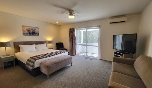 Deluxe Room, Hot Tub