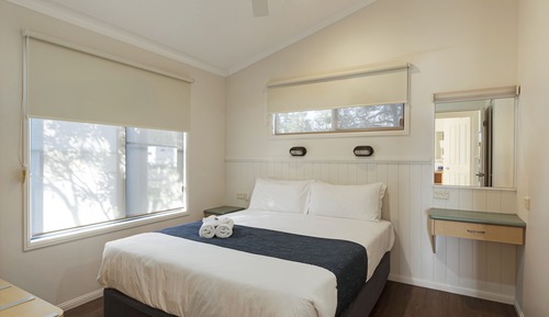 Deluxe 2 Bedroom Waterfront Cabin