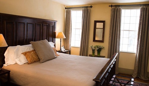 Thayer House, Room 205, 1 King bed