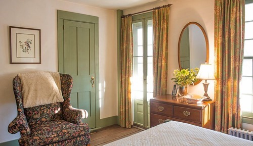 Room 193, 1 Queen Bed, Courtyard View with balcony