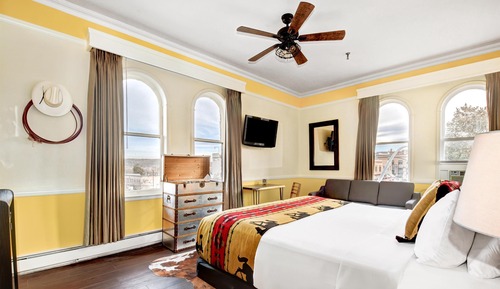 Suite, 1 King Bed, Refrigerator & Microwave, Park View