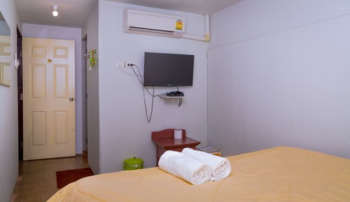 Standard Room, 1 King Bed, Non Smoking, Private Bathroom