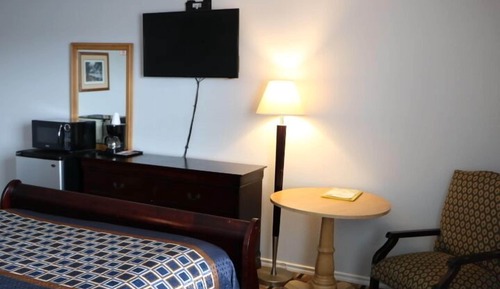 Traditional Room, 1 Queen Bed, Accessible, Refrigerator & Microwave (Room number 110)