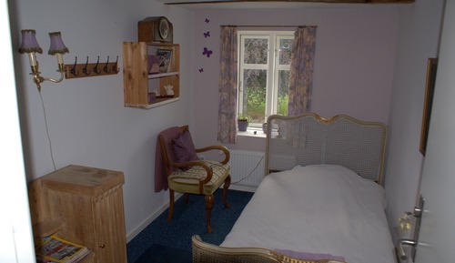 Single Room, Shared Bathroom