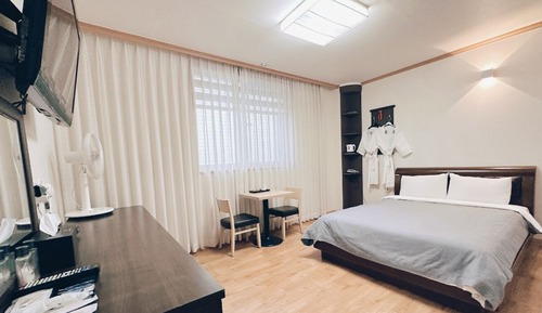 Standard Double Room, Non Smoking, Mountain View