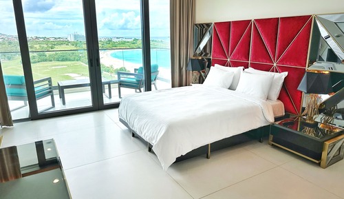 803: Grand Studio Suite, 1 Queen Bed, Sea View