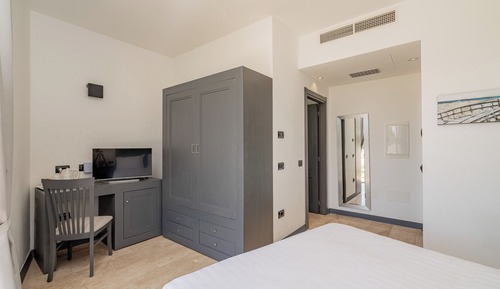 Standard Room (Lateral Sea View)