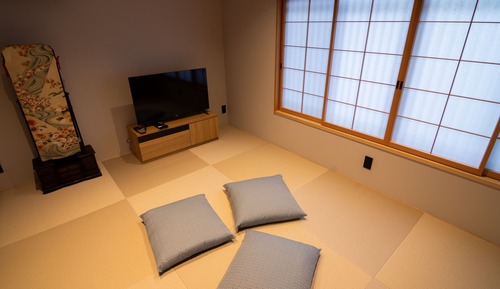 HIGAKI: "Machiya" Two-Storey Suite with Separate Tatami Room and Courtyard, 98sqm, Non-Smoking