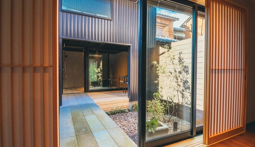 TATEWAKU: "Machiya" Two-Storey Suite with Separate Bathhouse and Courtyard, 90sqm, Non-Smoking