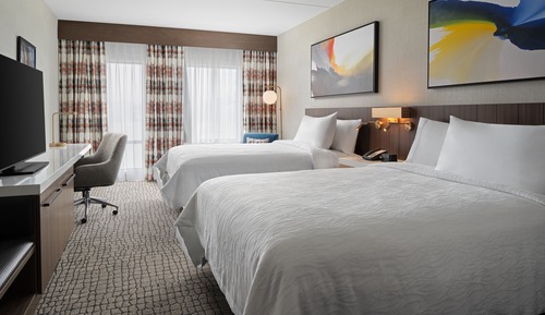 Deluxe Room, 2 Queen Beds, Accessible, Bathtub