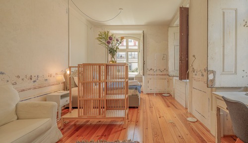 The Windows Studio Apartment (3B)