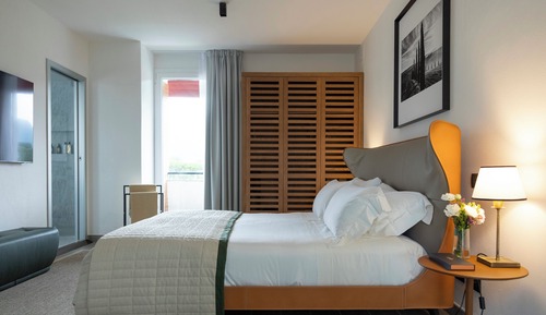 Panoramic Room