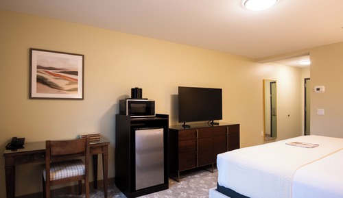 Basic Room, 1 King Bed