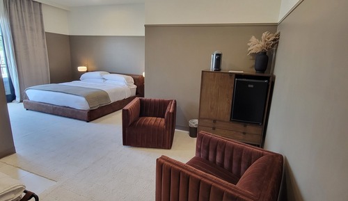 Exclusive Suite, 1 King Bed, Accessible, Hot Tub