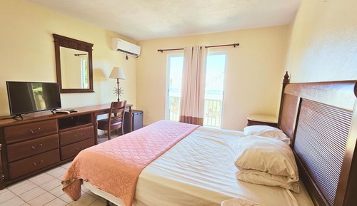 Premium Room, 1 King Bed, Balcony, Partial Ocean View