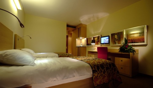 Twin Room, Lake View