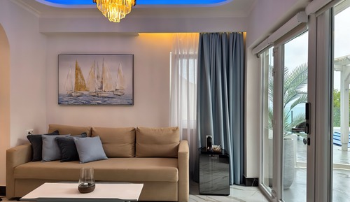 Grand Suite Sea View with Table Fireplace & Indoor Jetted Tub