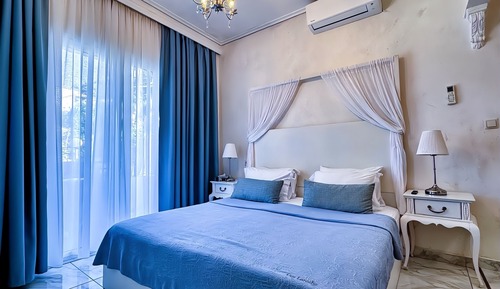 Infinity Suite Sea View with Sauna, Table, Fireplace & Indoor Jetted Tub