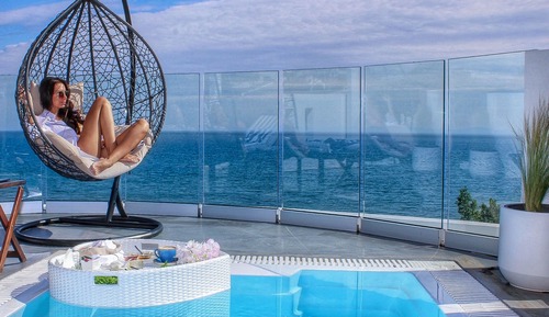 Infinity Suite Sea View with Heated Plunge Pool & Sauna