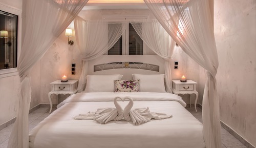 Deluxe Room with Outdoor Jetted Tub & Sea View
