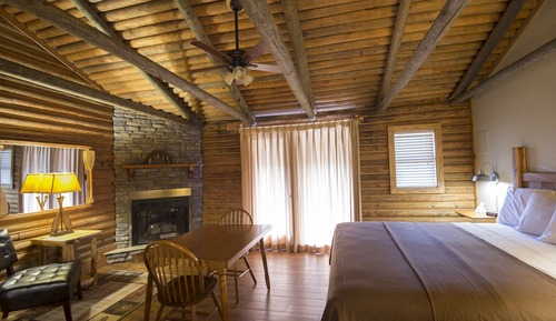 Cabin, Fireplace, River View