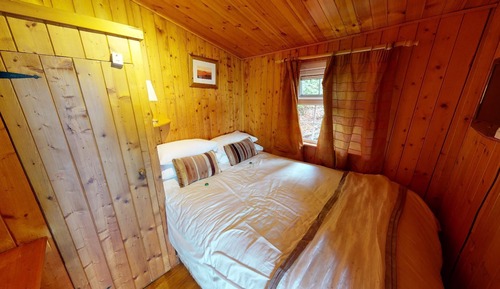 Traditional Cabin, Private Bathroom, Garden View (Tiny Rustic)