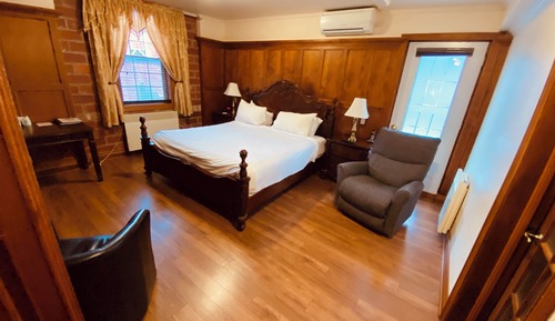 Luxury Room, 1 King Bed, Jetted Tub