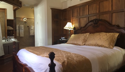 Superior Room, 1 Queen Bed, Jetted Tub