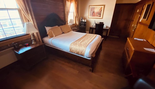 Standard Room, 1 Queen Bed