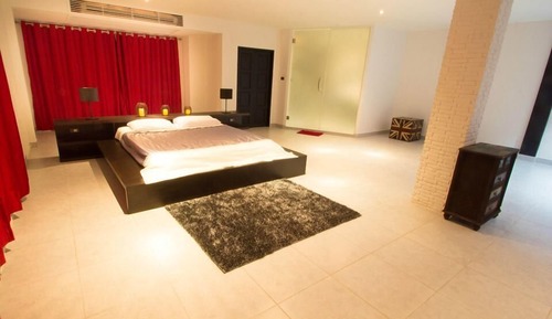 Deluxe Studio