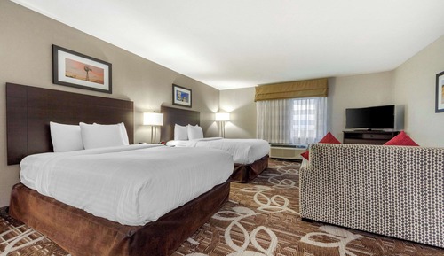 Suite, Multiple Beds (Larger Unit)