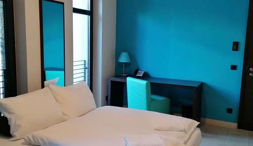 Quintuple room